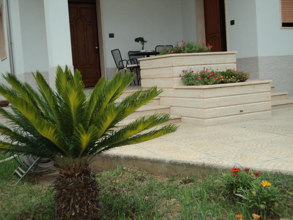 B&B Il Viandante Mesagne Bagian luar foto