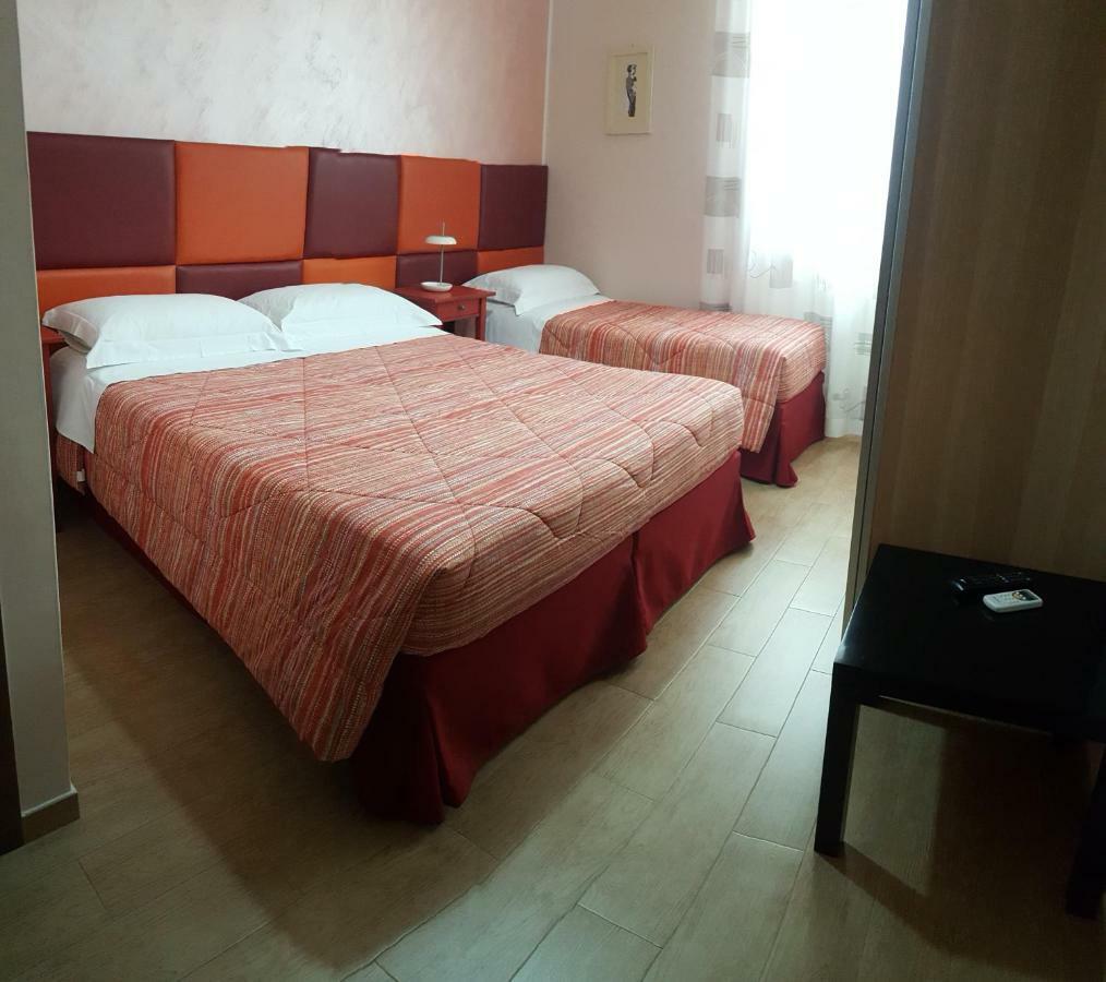 B&B Il Viandante Mesagne Bagian luar foto