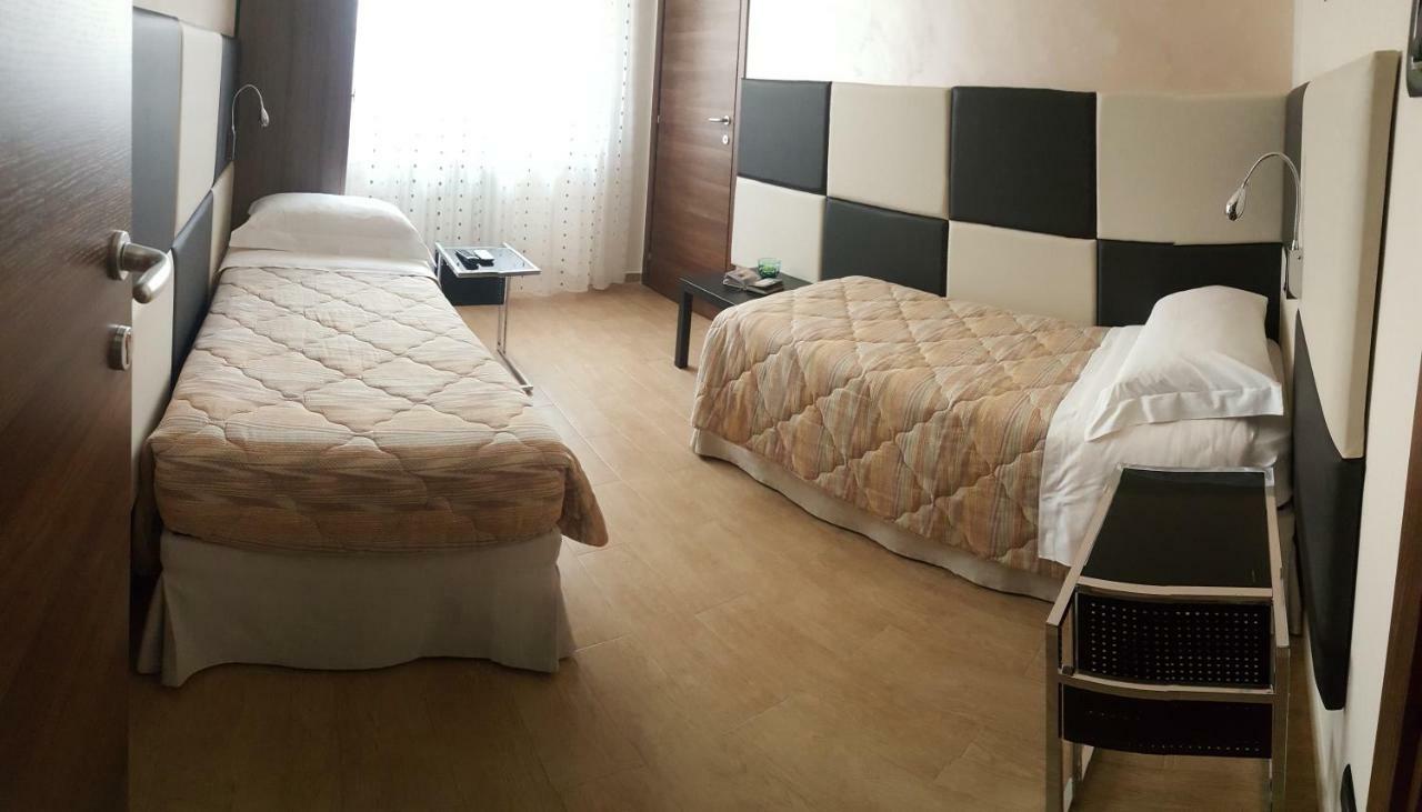 B&B Il Viandante Mesagne Bagian luar foto